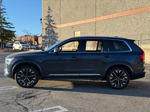 2025 Volvo XC90 B5 Plus