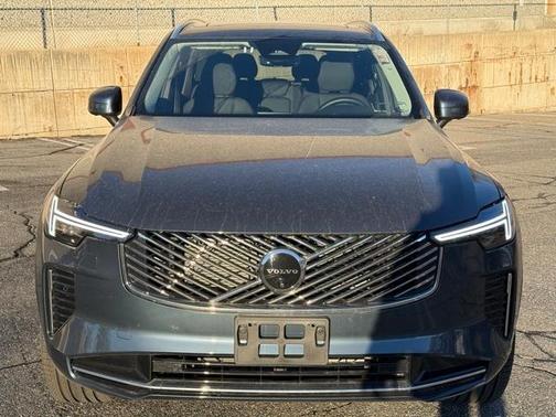 2025 Volvo XC90 B5 Plus