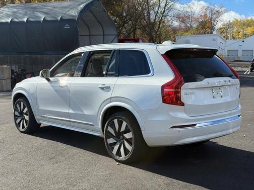 2024 Volvo XC90 Recharge Plug-In Hybrid T8 Plus Bright Theme 7 Passenger