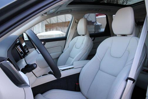 2026 Volvo XC60 B5 Ultra