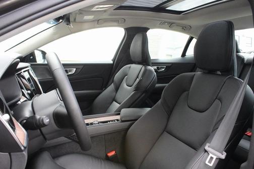 2024 Volvo S60 B5 Ultimate Dark Theme