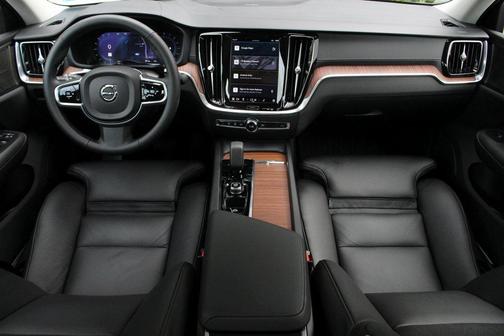 2024 Volvo S60 B5 Ultimate Dark Theme