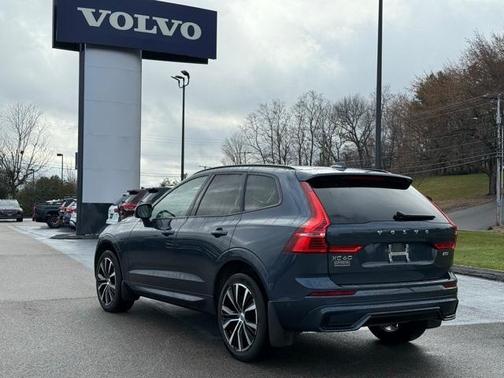2023 Volvo XC60 B5 Ultimate Dark Theme