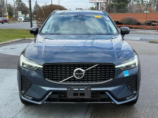 2023 Volvo XC60 B5 Ultimate Dark Theme