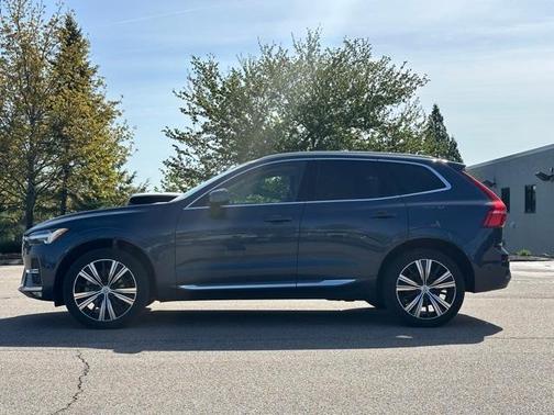 2023 Volvo XC60 B5 Plus Bright Theme