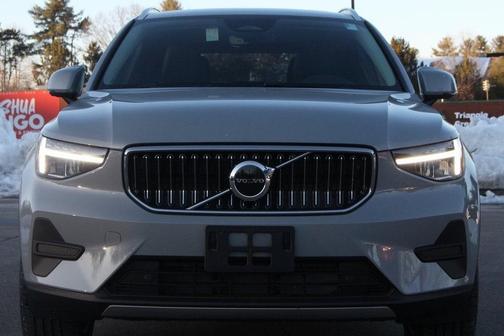 2025 Volvo XC40 B5 Core Bright Theme