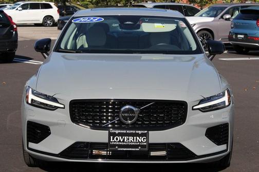2024 Volvo S60 Recharge Plug-In Hybrid T8 Plus Dark Theme