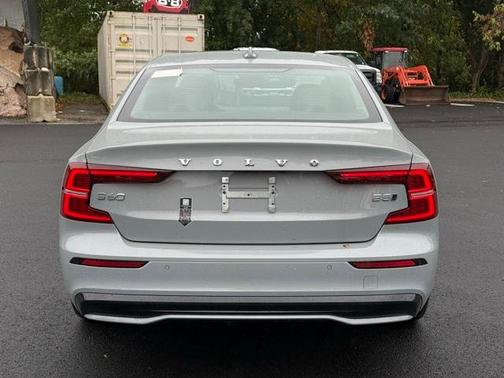 2025 Volvo S60 B5 Core