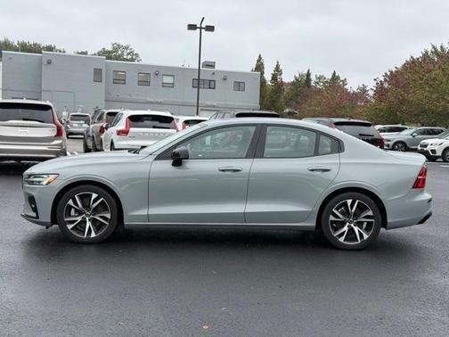 2025 Volvo S60 B5 Core