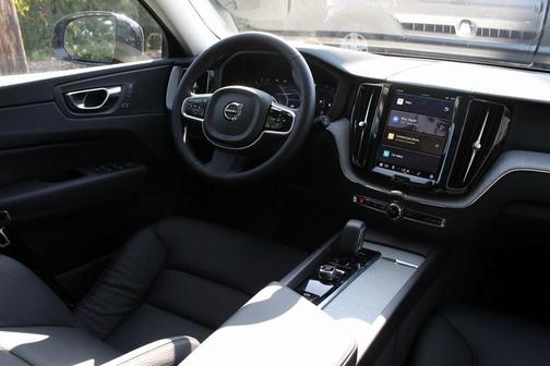 2025 Volvo XC60 B5 Plus