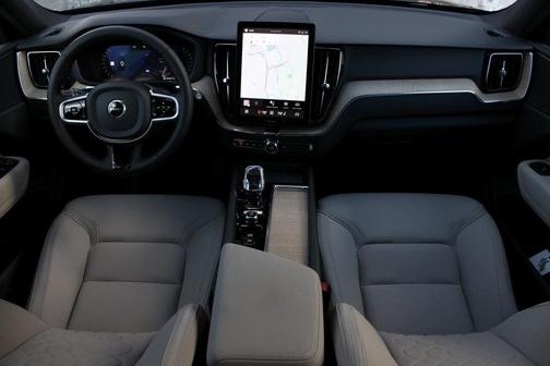 2026 Volvo XC60 Plug-In Hybrid T8 Plus