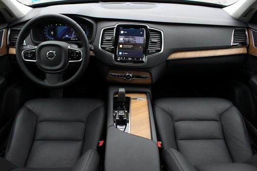 2024 Volvo XC90 B5 Plus Bright Theme