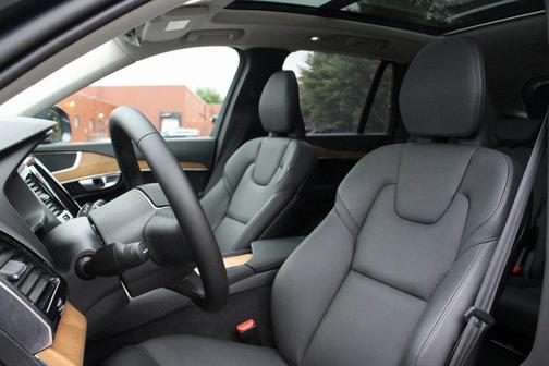2024 Volvo XC90 B5 Plus Bright Theme