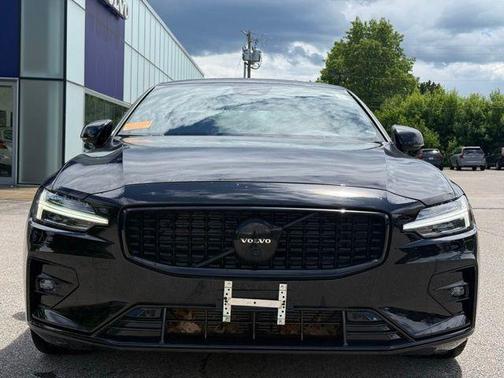 Onyx Black Metallic 2023 Volvo S60 B5 Plus Black Edition