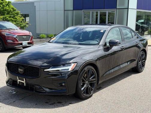 Onyx Black Metallic 2023 Volvo S60 B5 Plus Black Edition