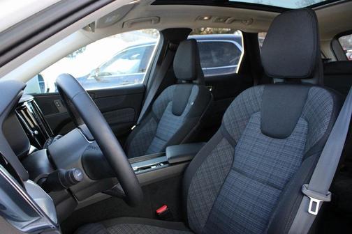 2023 Volvo XC60 B5 Core