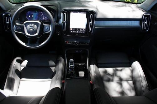 2026 Volvo XC40 B5 Plus