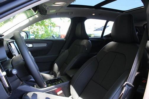 2026 Volvo XC40 B5 Plus