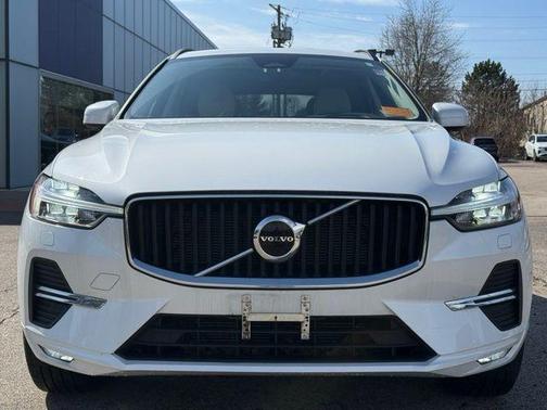 Crystal White Metallic 2023 Volvo XC60 B5 Core