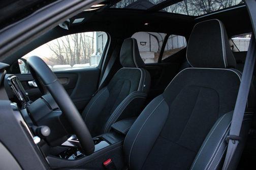 2024 Volvo XC40 Recharge Pure Electric Twin Plus