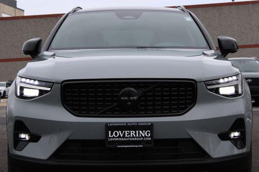 2026 Volvo XC40 B5 Ultra Black Edition