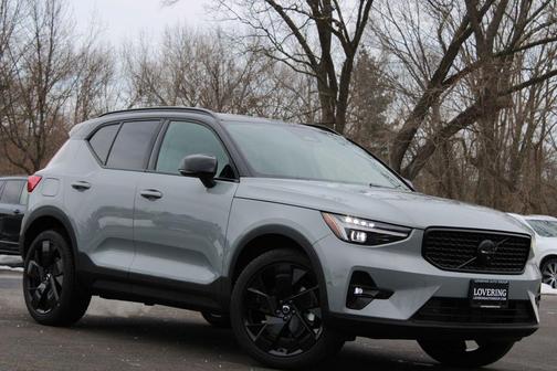 2026 Volvo XC40 B5 Ultra Black Edition