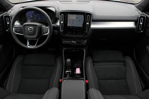 2026 Volvo XC40 B5 Ultra Black Edition