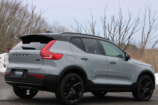2026 Volvo XC40 B5 Ultra Black Edition
