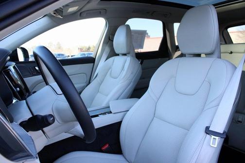 2025 Volvo XC60 Plug-In Hybrid T8 Ultra