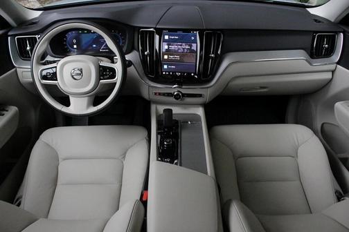 2025 Volvo XC60 B5 Plus
