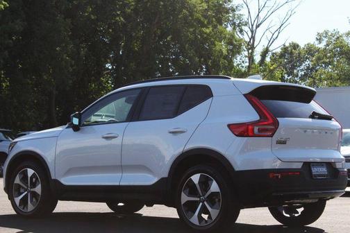 2026 Volvo XC40 B5 Plus