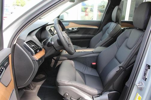 2025 Volvo XC90 B6 Plus 7-Seater