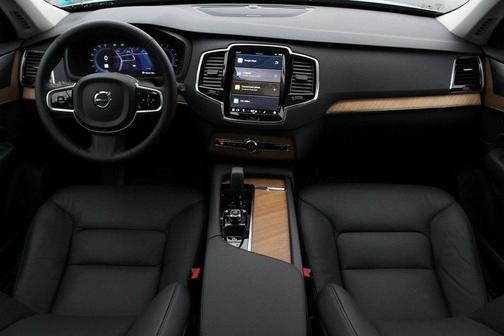 2025 Volvo XC90 B6 Plus 7-Seater