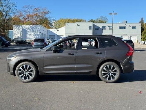 2025 Volvo XC60 B5 Plus