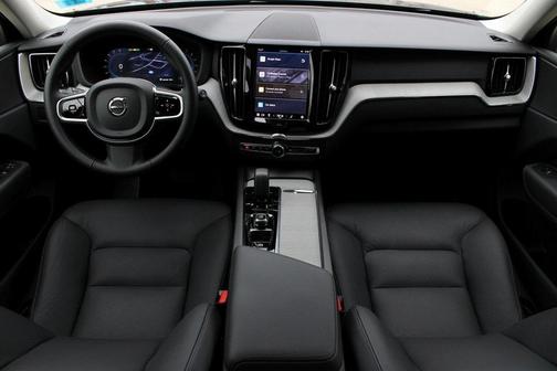 2025 Volvo XC60 B5 Plus