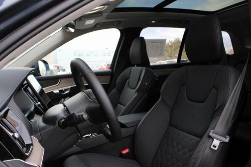 2025 Volvo XC90 B6 Plus 7-Seater