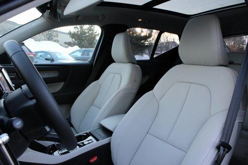 2026 Volvo XC40 B5 Ultra