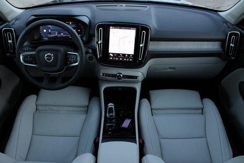 2026 Volvo XC40 B5 Ultra