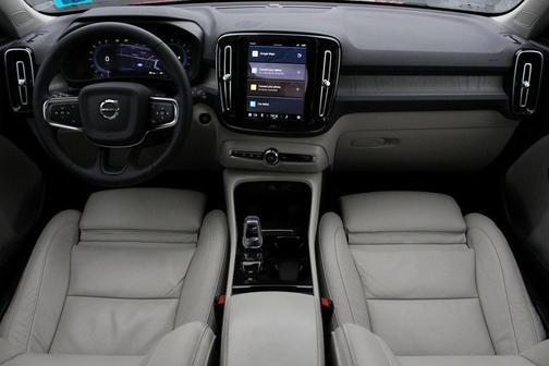 2023 Volvo XC40 B5 Plus Bright Theme