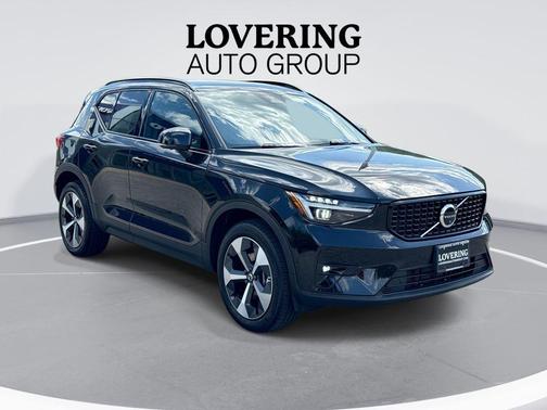 Onyx Black 2026 Volvo XC40 B5 Plus