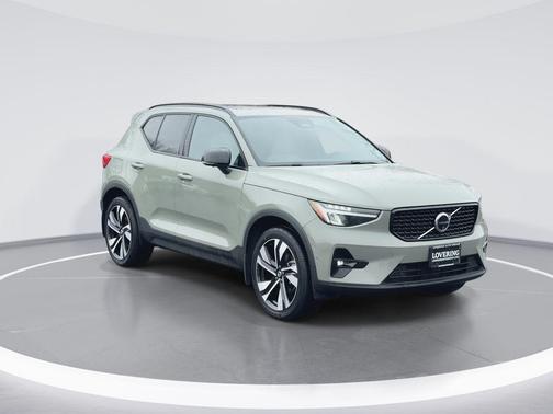 Sage Green Metallic 2024 Volvo XC40 B5 Plus Dark Theme