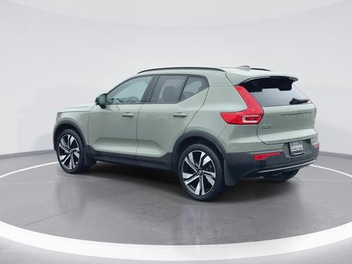 Sage Green Metallic 2024 Volvo XC40 B5 Plus Dark Theme