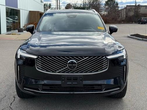 2025 Volvo XC90 B5 Plus