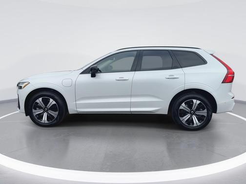 Crystal White Metallic 2025 Volvo XC60 Plug-In Hybrid T8 Plus