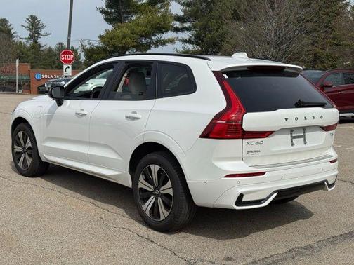 Crystal White Metallic 2025 Volvo XC60 Plug-In Hybrid T8 Plus