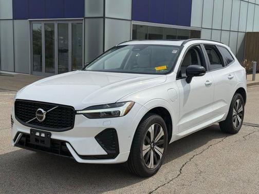 Crystal White Metallic 2025 Volvo XC60 Plug-In Hybrid T8 Plus