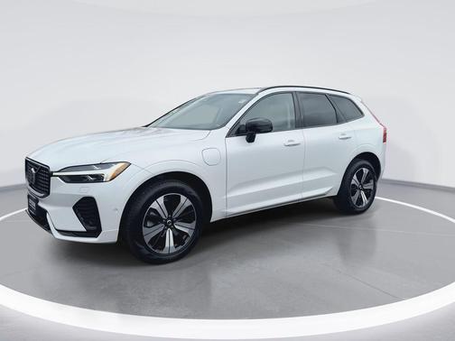 Crystal White Metallic 2025 Volvo XC60 Plug-In Hybrid T8 Plus