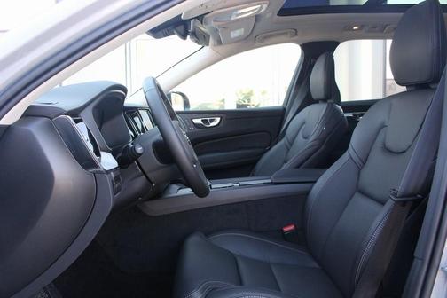 2025 Volvo XC60 Plug-In Hybrid T8 Ultra