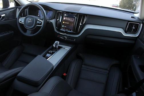 2025 Volvo XC60 Plug-In Hybrid T8 Ultra