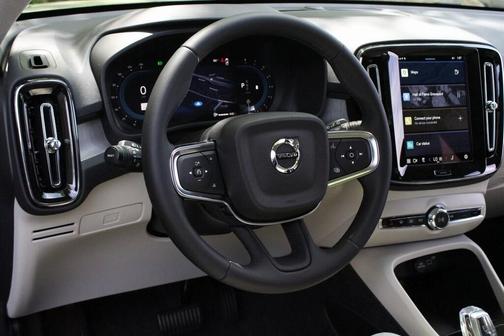 2025 Volvo XC40 B5 Plus Dark Theme